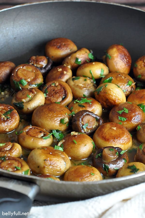 Garlic Parsley Mushrooms: Side Dish Recipe for Sautéed Mushrooms Enhanced with Herbs & Spices
